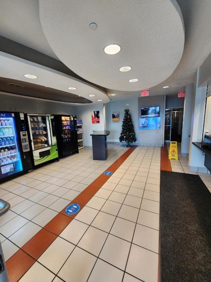 Hotel 6-biloxi, Ms -