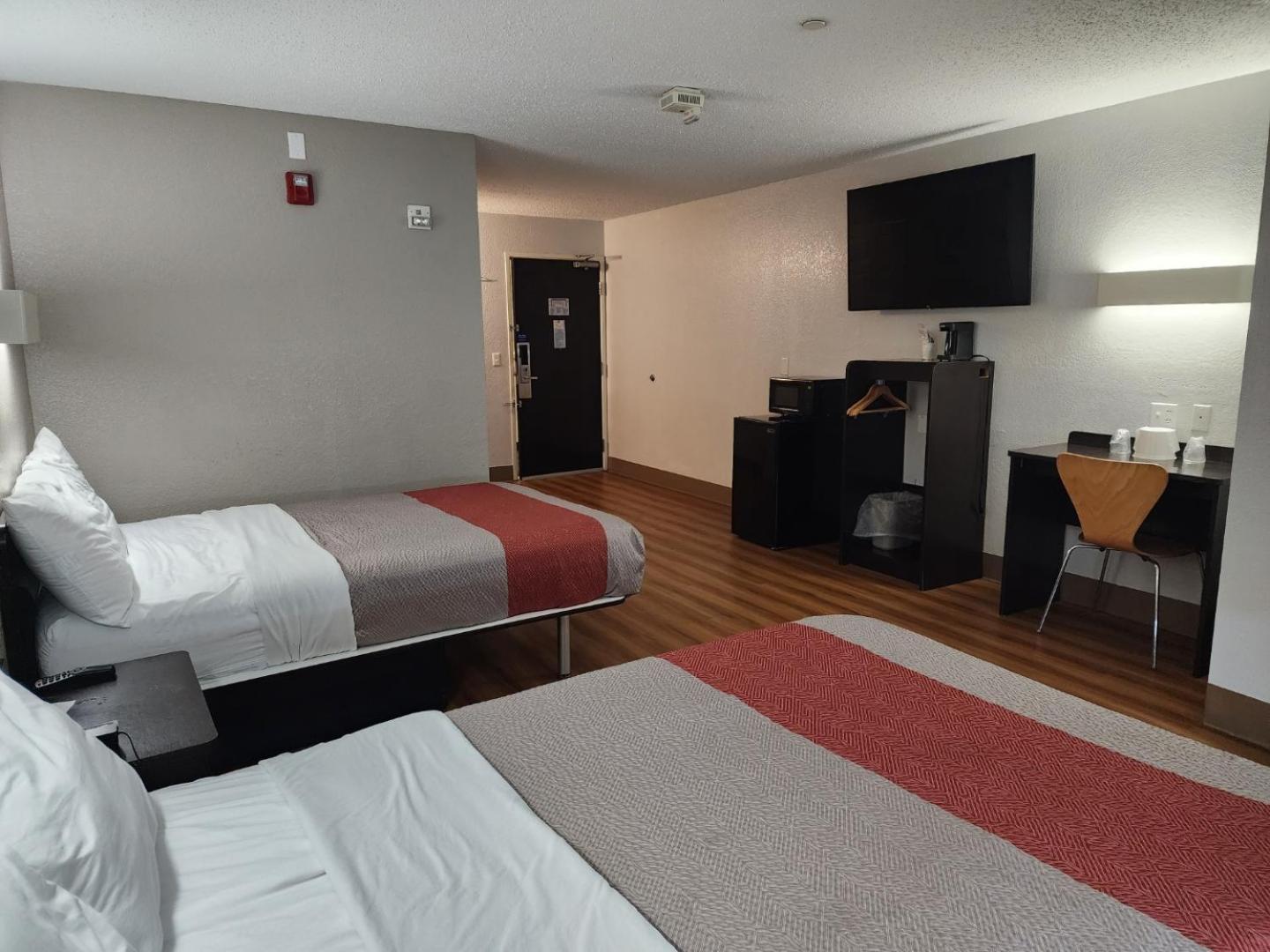 Hotel 6-biloxi, Ms -
