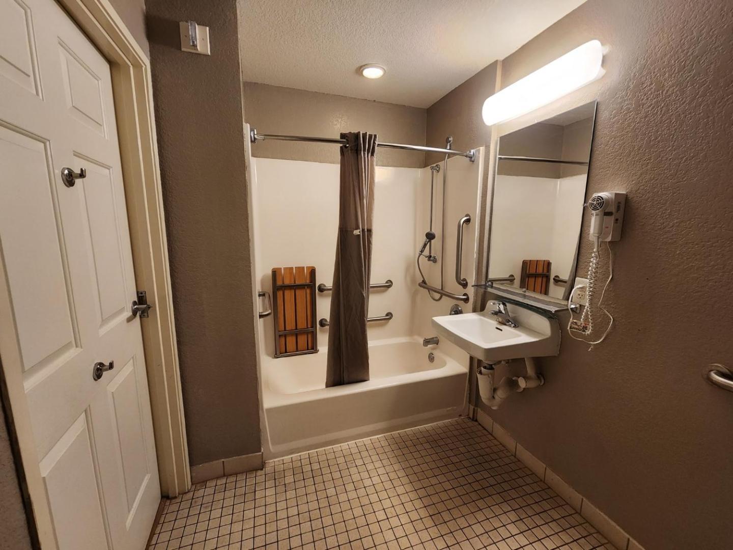 Hotel 6-biloxi, Ms - Biloxi