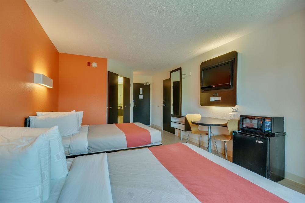 Hotel 6-biloxi, Ms - 2*