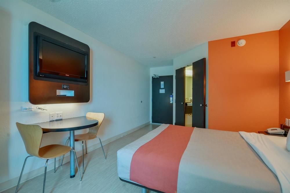 Hotel 6-biloxi, Ms - 2*
