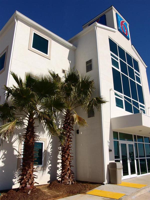 Hotel 6-biloxi, Ms -