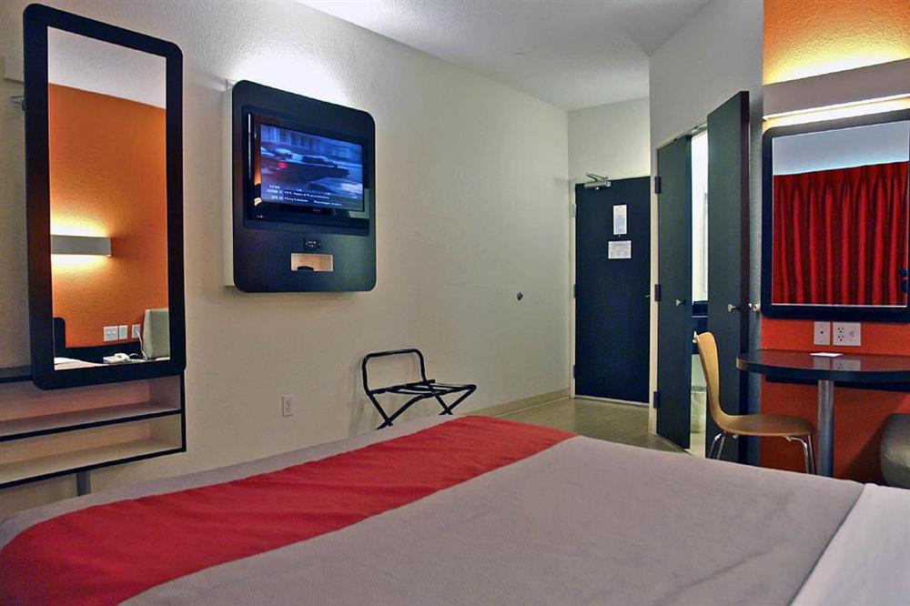 6-biloxi, Ms - Hotel